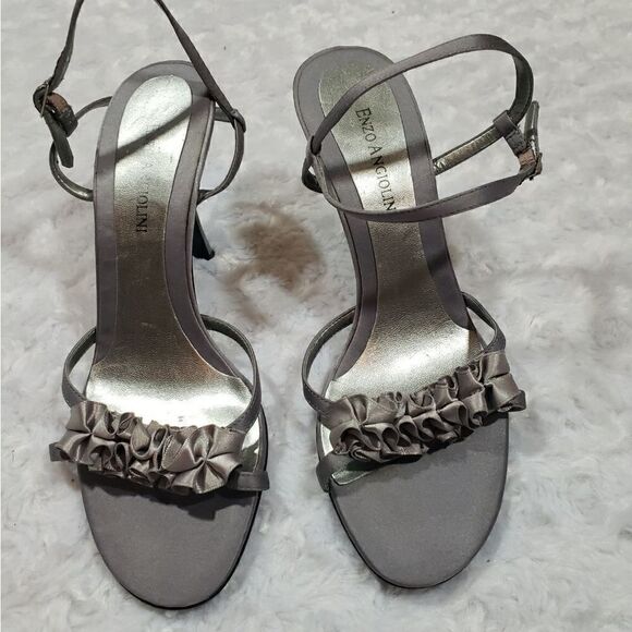 Enzo Angiolini size 7.5 Eanixie Silver Grey Ruffle Strap Pumps - Picture 2 of 9